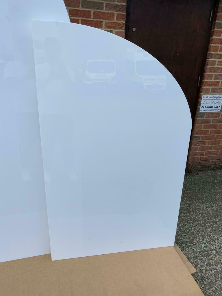 Backdrop Sail Curved Top 4 Sizes White High Gloss Acrylic With Back Stand