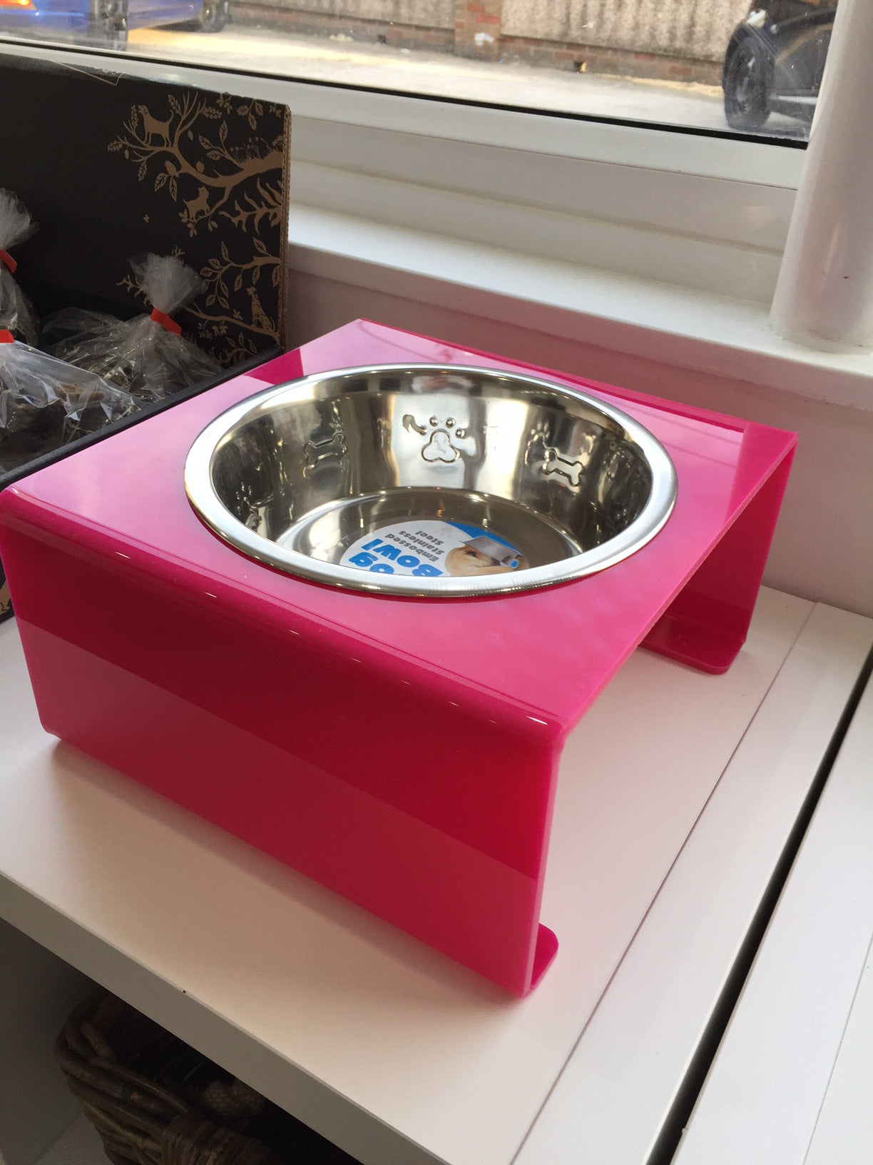 Pets Personalised medium dog bowl stand with 21cm bowl