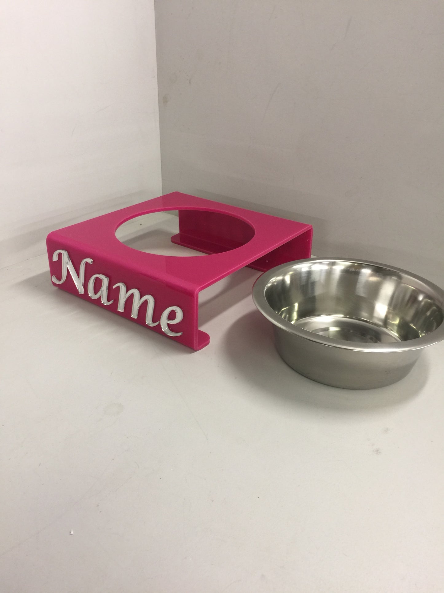 Pets Personalised medium dog bowl stand with 21cm bowl