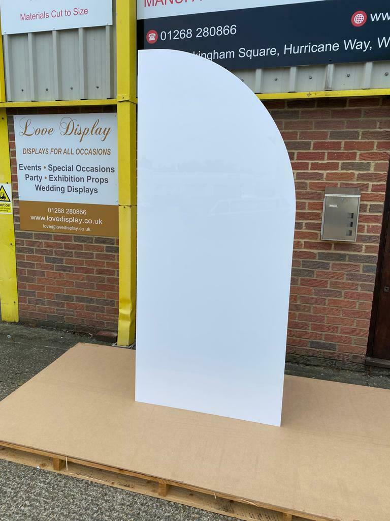 Backdrop Sail Curved Top 4 Sizes White High Gloss Acrylic With Back Stand