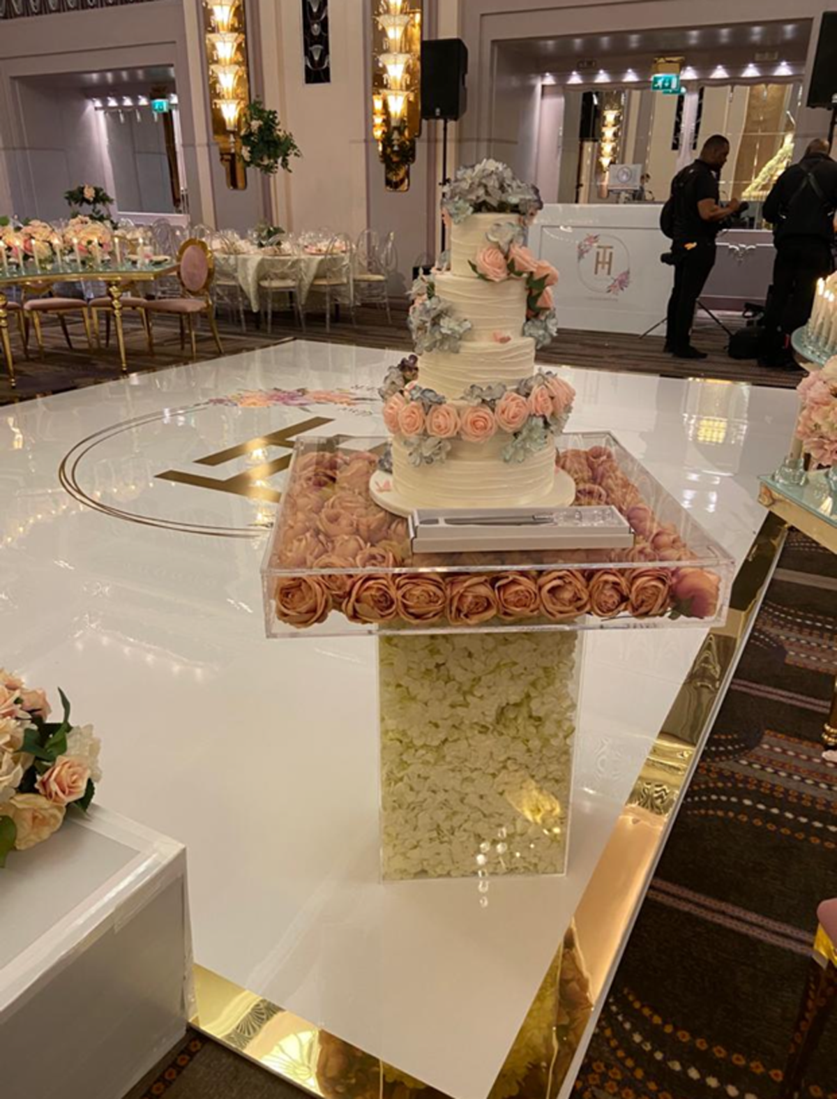 Ghost Wedding Cake table